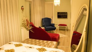 Deluxe Studio, City View | 1 bedroom, down duvets, memory-foam beds, blackout curtains - Itimat Otel Karsiyaka (Izmir)