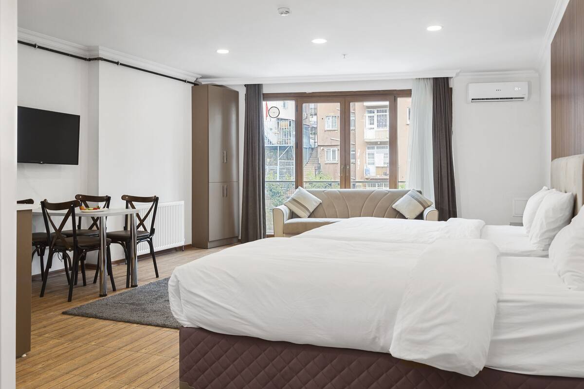 Family Studio, City View