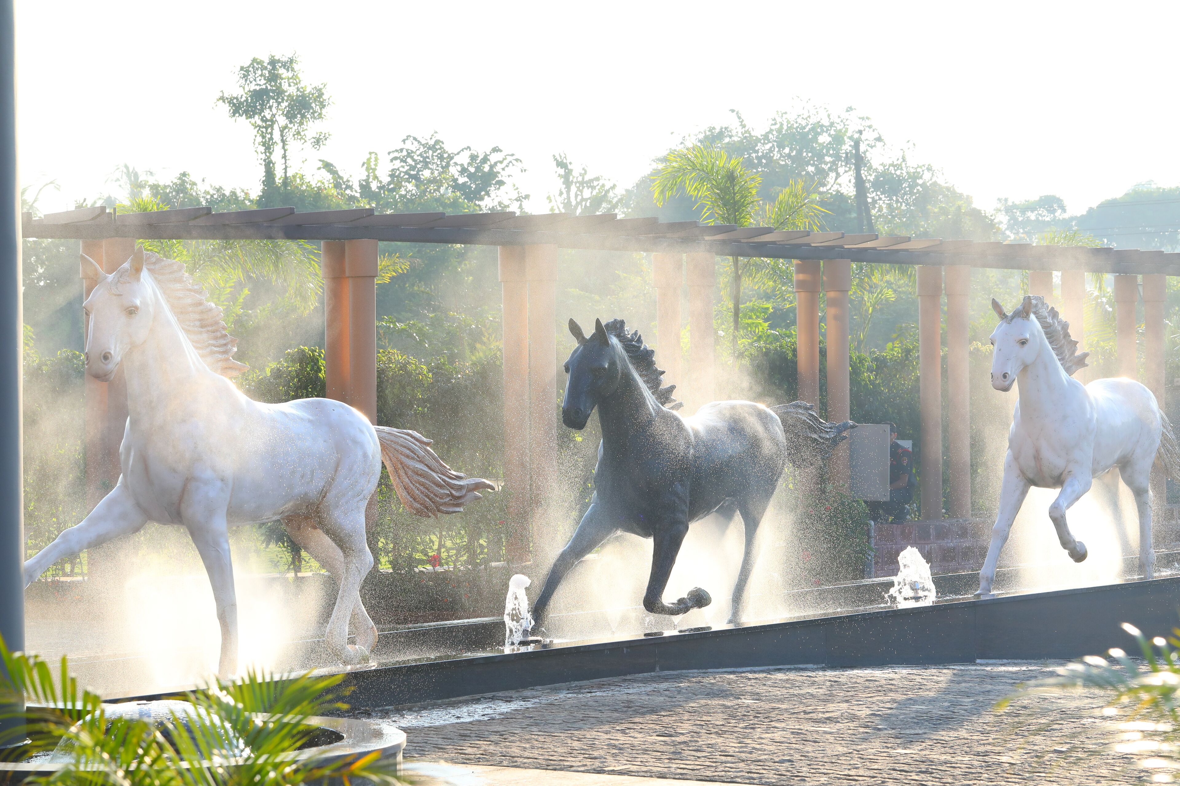A water fountain with three horse statues.