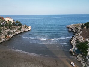 Beach nearby - Athena Premium Suites (Erdemli)