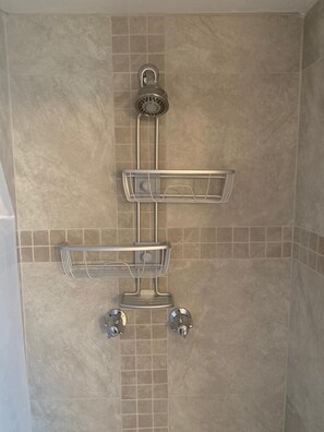 Dusche, Handtücher, Toilettenpapier