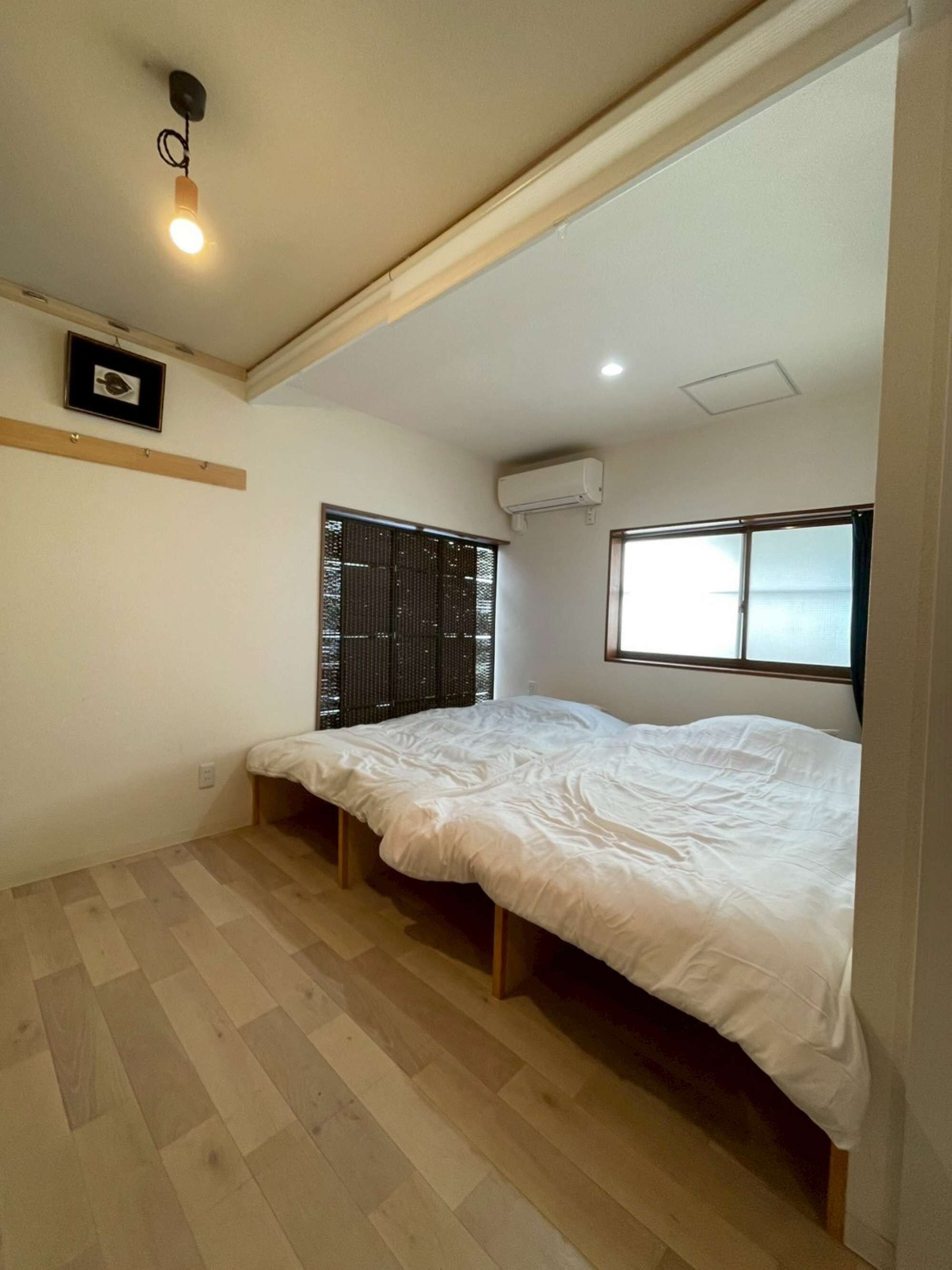 2 室のベッドルーム、デスク、WiFi