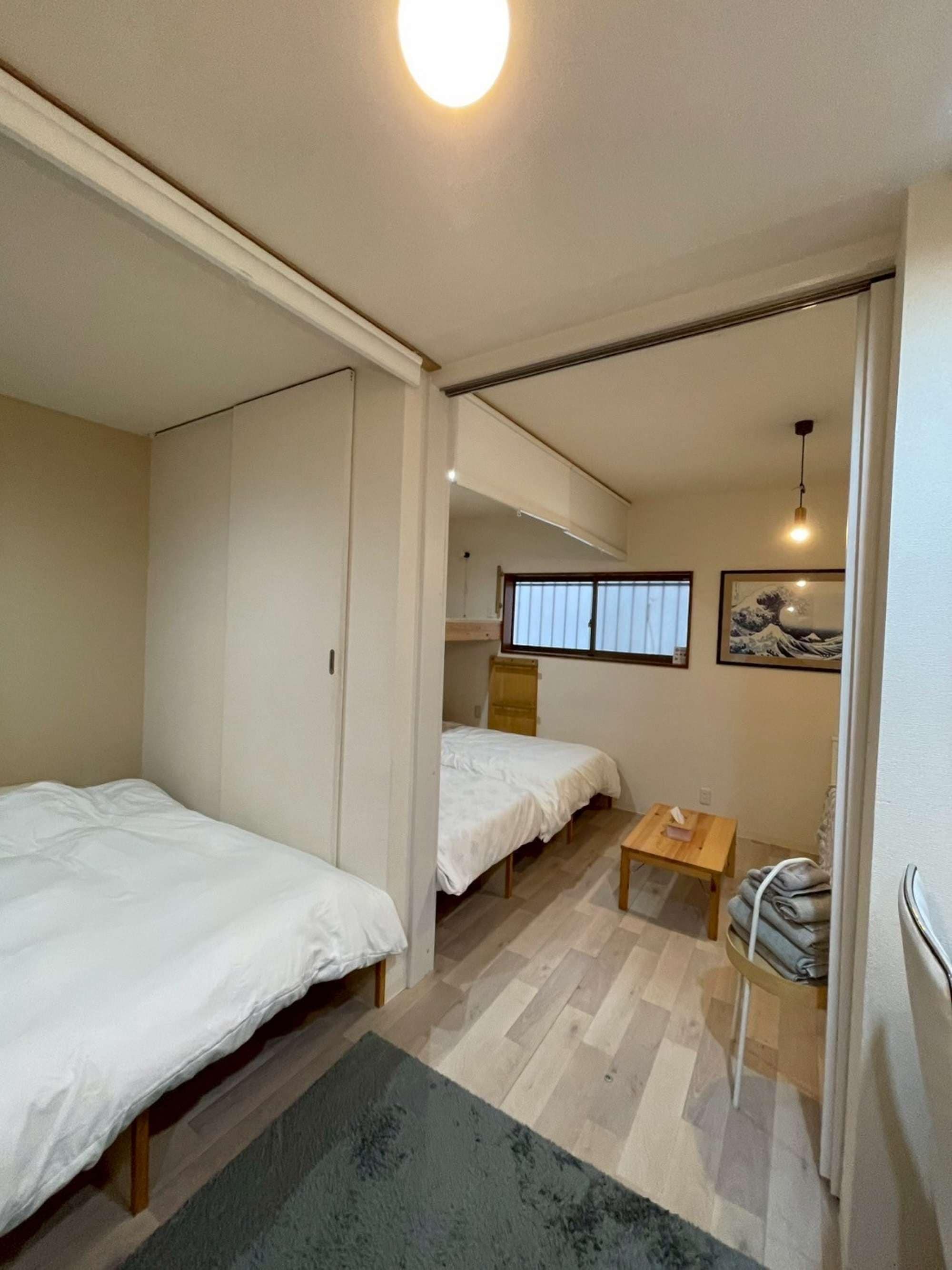 2 bedrooms, desk, WiFi