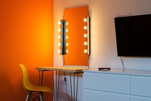 Bureau, espace de travail pour ordinateurs portables