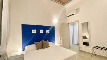 1 habitación, tabla de planchar con plancha, wifi gratis y ropa de cama