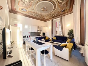 TV - La Casa Rosa al Mare Silver apartment with sea view and parking free at 800 mt (Rapallo)