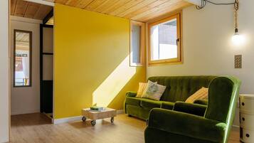 Smart TV, libros y estéreo