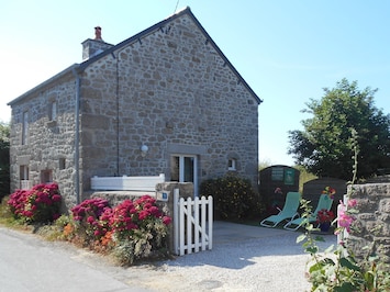 Maison indépendante dans hameau tranquille entre Barfleur et Montfarville .