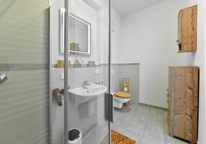 Hårtørrer, Sæbe, Toiletpapir