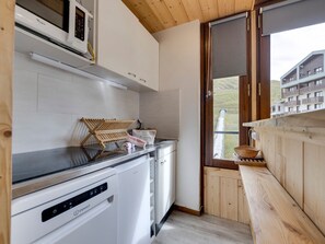 Coffee/tea maker, fridge, microwave, dishwasher - T2 Val Claret 4 pax, ski-in/ski-out, with Wifi (Tignes)
