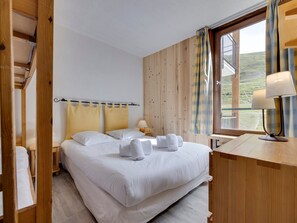 1 bedroom, free WiFi, bed sheets