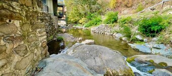 Waterfront/See And Hear Rushing Water/Hot Tub/.9 Miles 2 Downtown Gatlinburg
