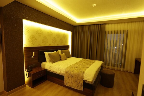 Executive Room | Premium bedding, free minibar items, in-room safe, desk