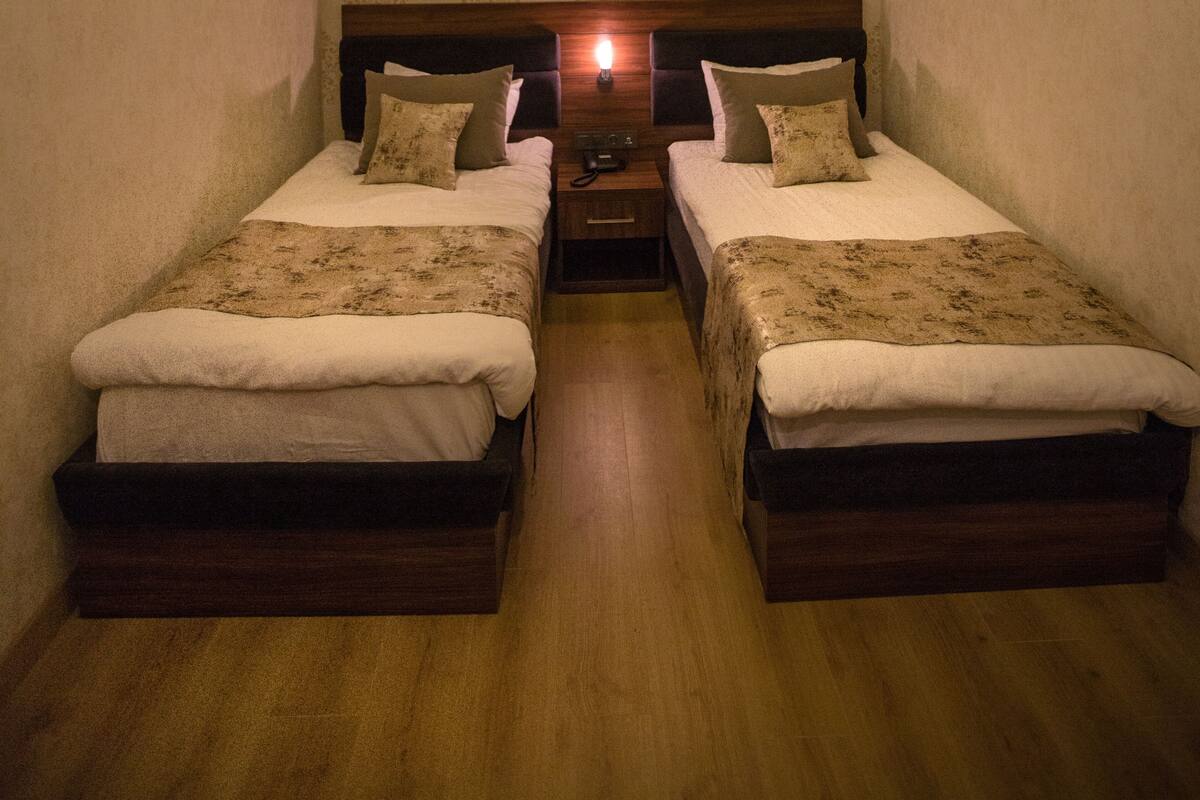 Economy Twin Room | Premium bedding, free minibar items, in-room safe, desk