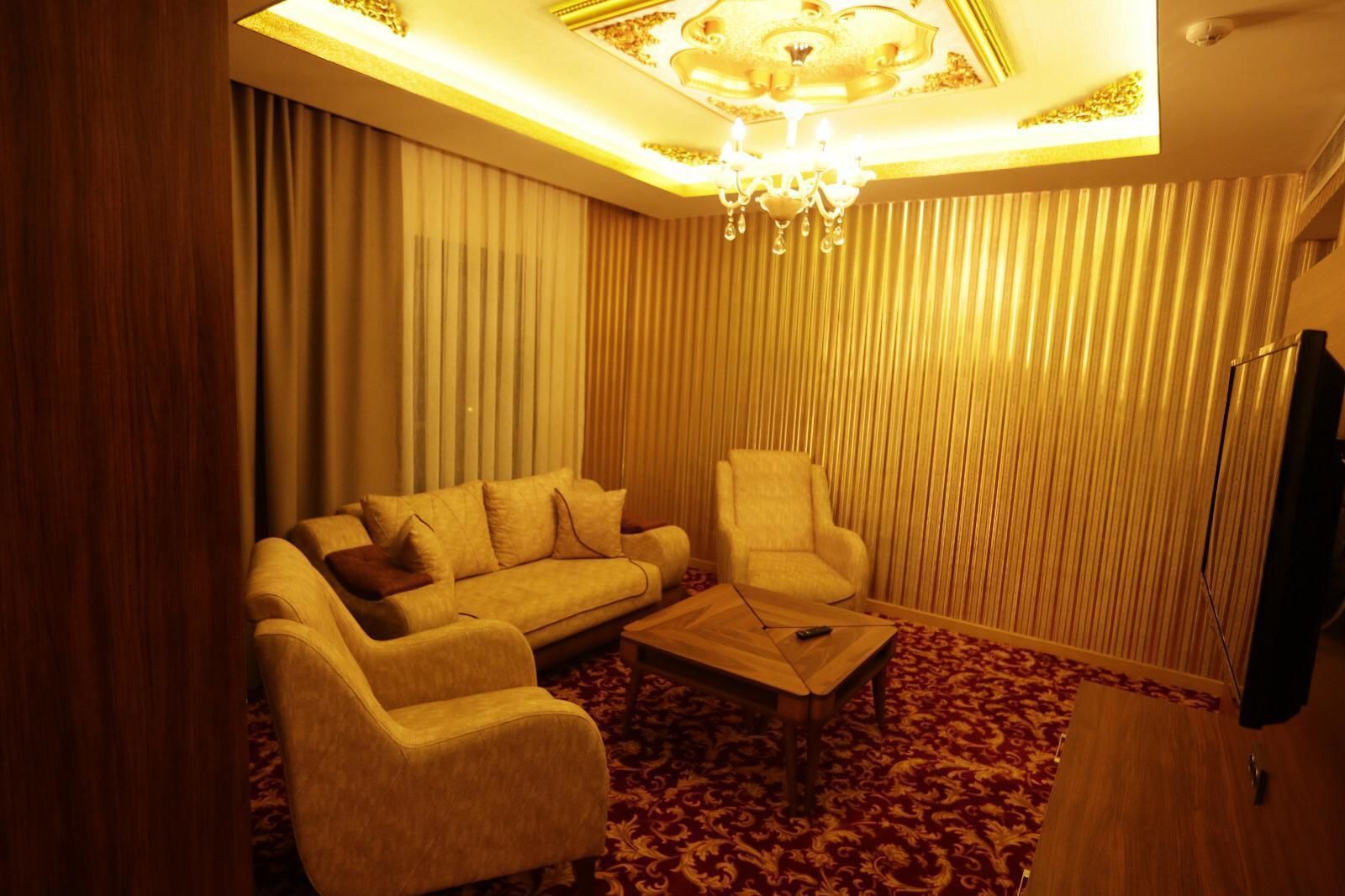 presidential suite, city view | premium bedding, free minibar items, in-room safe, desk