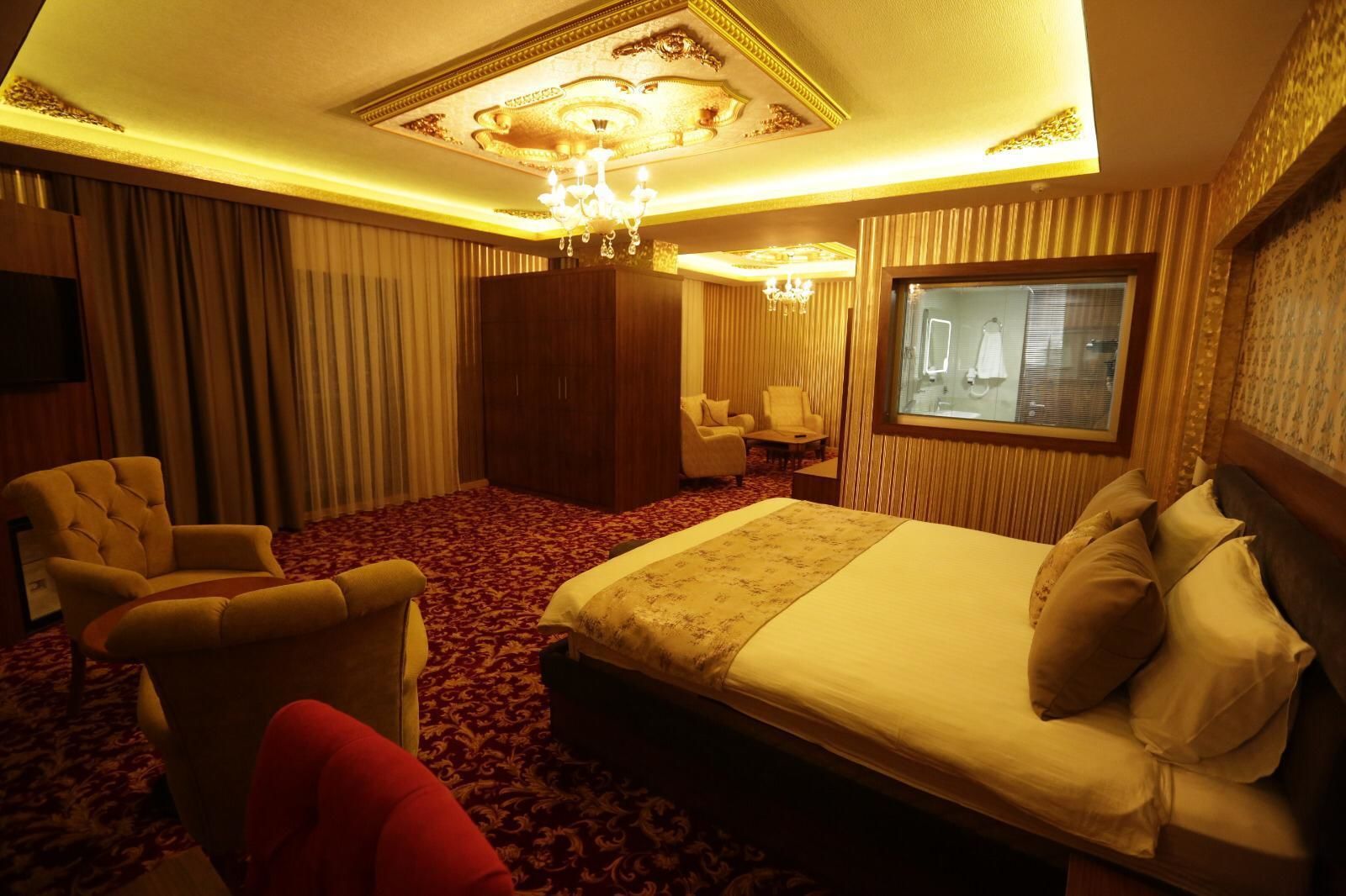 presidential suite, city view | premium bedding, free minibar items, in-room safe, desk