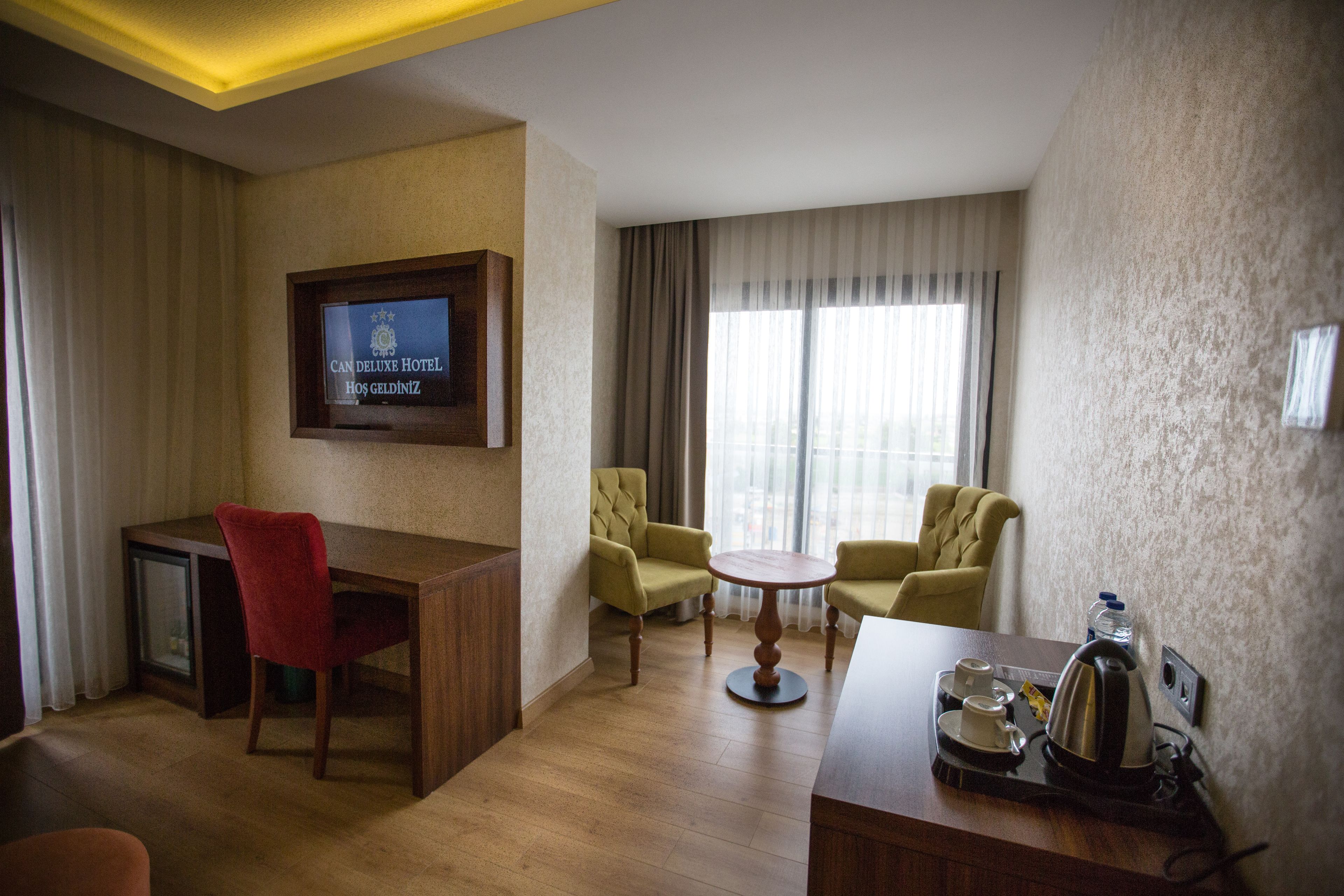 deluxe suite, city view | premium bedding, free minibar items, in-room safe, desk