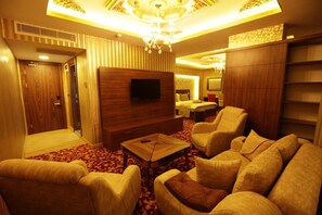 Premium bedding, free minibar items, in-room safe, desk - Can Deluxe Hotel (Alasehir)