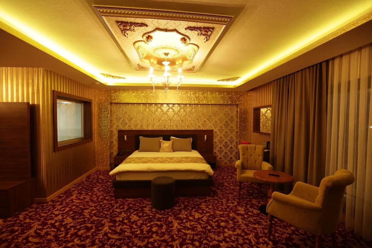 Presidential Suite, City View | Premium bedding, free minibar items, in-room safe, desk