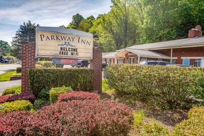 Parkway Inn