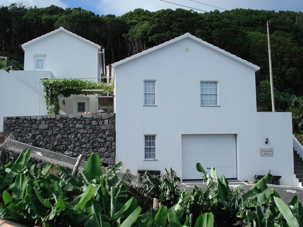 Exterior - Faidoca's Grandfather House - Four-Bedroom House (Calheta de Nesquim)