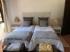 2 bedrooms, WiFi, bed sheets - Garden House - Quinta Santa Isabel (Santo Estêvão)