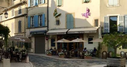 Village house in the center of Lourmarin