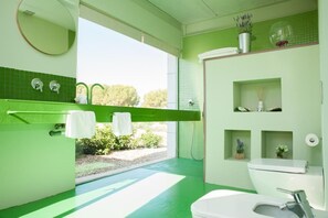 Dusche, Haartrockner, Bidet, Handtücher