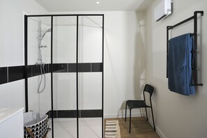 Doccia, asciugacapelli