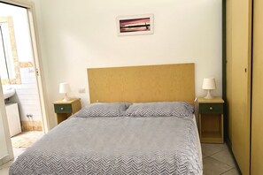 1 bedroom, bed sheets - S012 - Sirolo, new studio apartment with terrace (Sirolo)