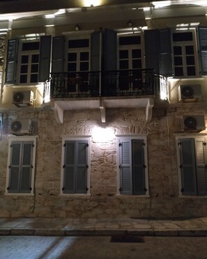 Front of property - Fiera Guesthouse (Syros)