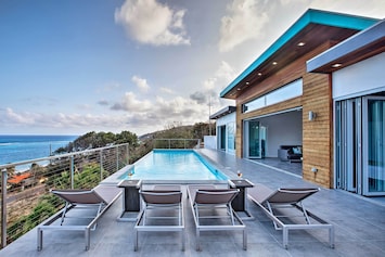Slob Vacation Rental | 3BR | 3.5BA | 2,400 Sq Ft | Step-Free Access