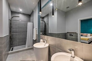Gratis toiletartikler, hårtørrer, håndklæder
