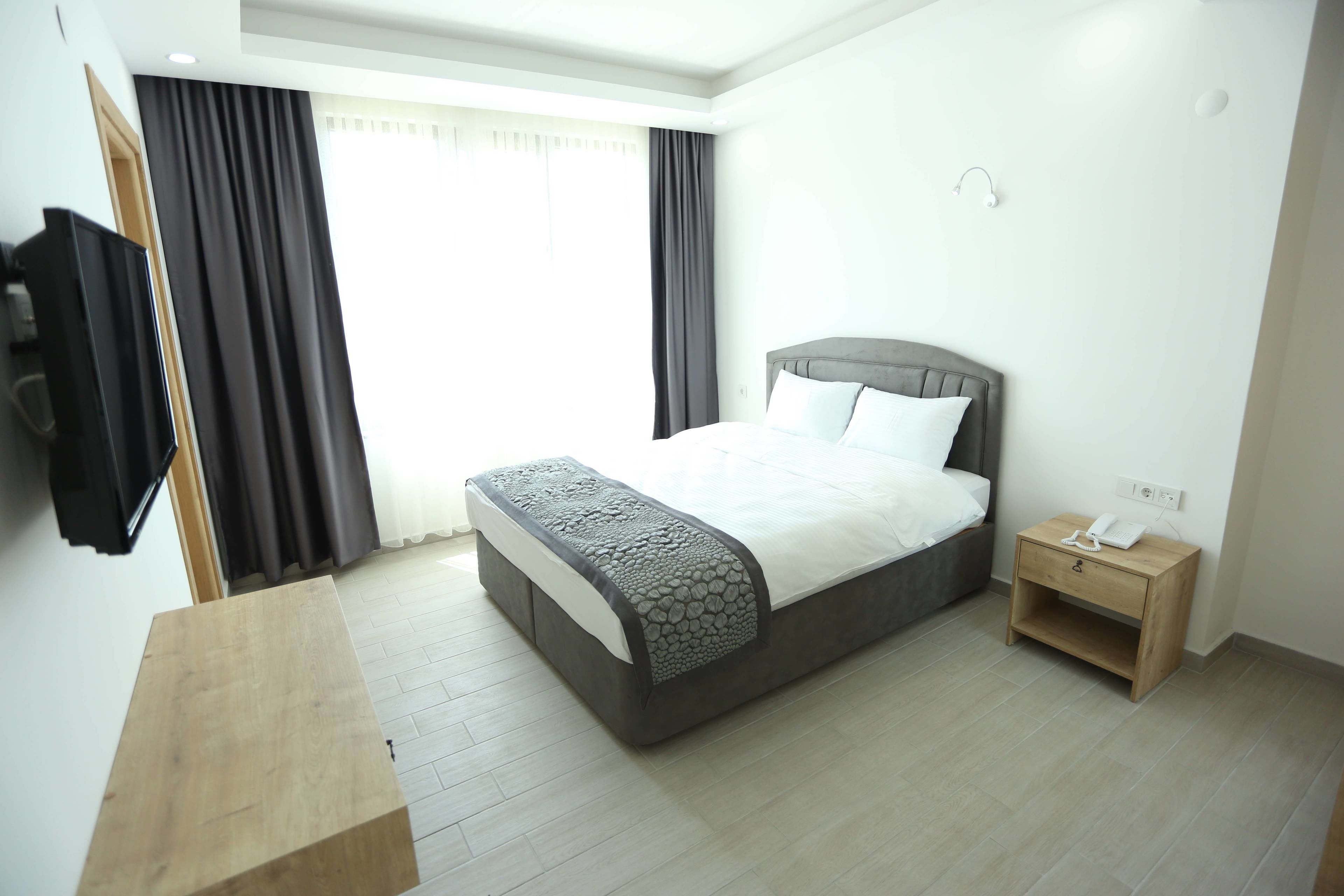 comfort double room, partial sea view | hypo-allergenic bedding, laptop workspace, blackout curtains
