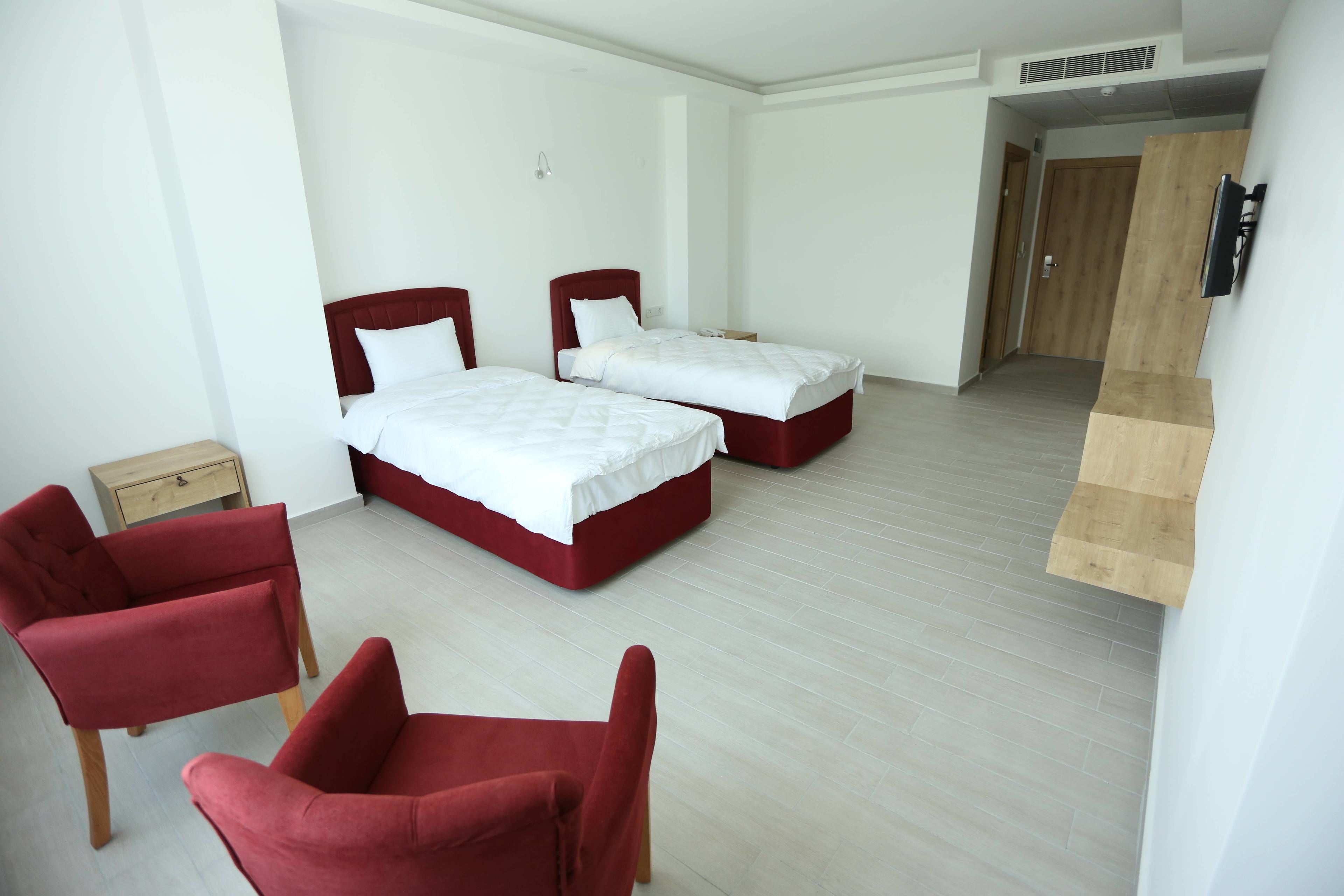 twin room, mountain view | hypo-allergenic bedding, laptop workspace, blackout curtains