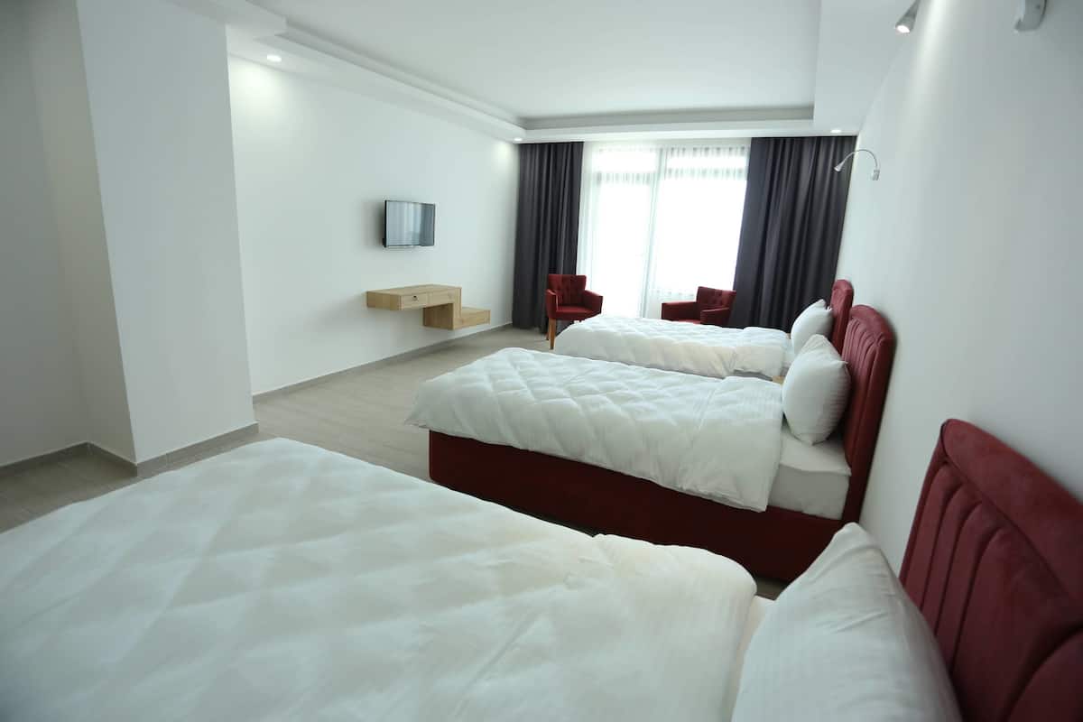 triple room, sea view | hypo-allergenic bedding, laptop workspace, blackout curtains