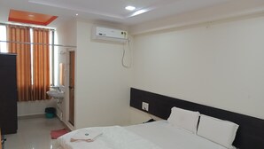 Deluxe Single Room - Gurudatta Hotel (Shirol)