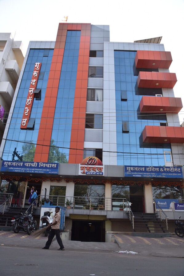 Front of property - Gurudatta Hotel (Shirol)