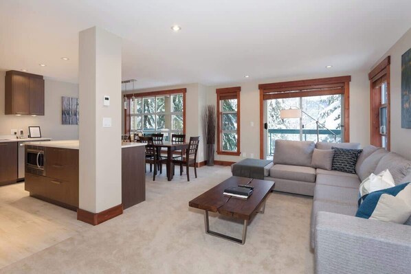 Téléviseur, foyer, bureau