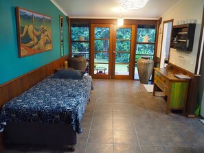 1 quarto, Wi-Fi de cortesia, roupa de cama