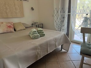 4 habitaciones, tabla de planchar con plancha, wifi y ropa de cama 