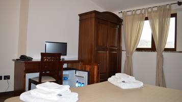 Deluxe Quadruple Room, Multiple Beds | Room amenity