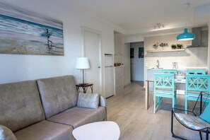 TV - Apart renovated with direct access garden pool tennis 300m beach, L'Escala (L'Escala)