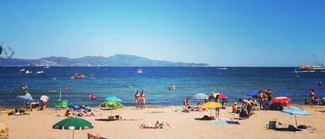 In Strandnähe, Liegestühle