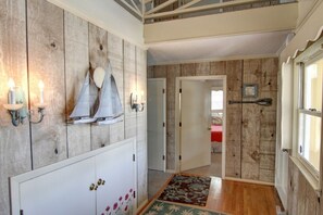 4 bedrooms, WiFi, bed sheets