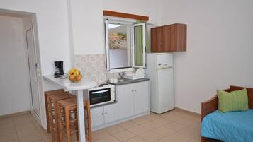 Frigorifero, piano cottura, bollitore elettrico