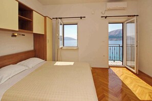 WiFi - Studio with sea view 10 m from the Adriatic Sea (Baška)