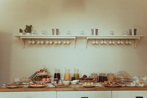 Tägliches inbegriffenes Frühstücksbuffet