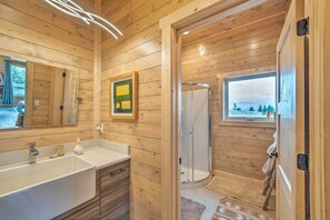 Hair dryer, towels - Ennis Lake Studio w/ Kayak, Pool & Fire Pit! (McAllister)