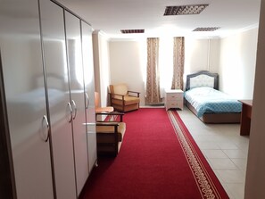 Enkeltrom – comfort, kun for menn | Sengetøy av topp kvalitet, skrivebord og skrivebord for bærbar PC